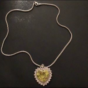 HEART PENDANT PERIDOT GEMSTONE ON A SILVER ROPE CHAIN